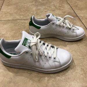 Barely worn Stan Smith Adidas Shoe Size 7.5 womens